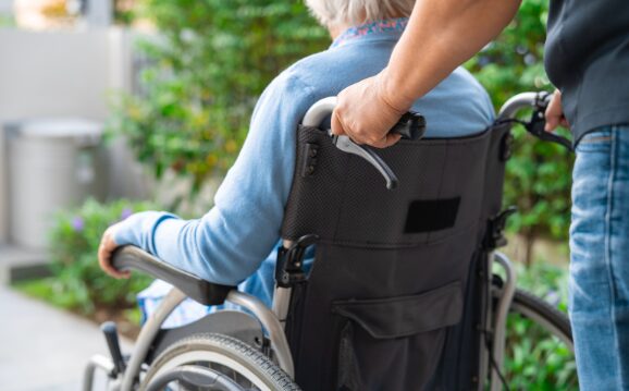 リヤカーで介護現場が変わる！施設導入が進む理由と人気モデル比較