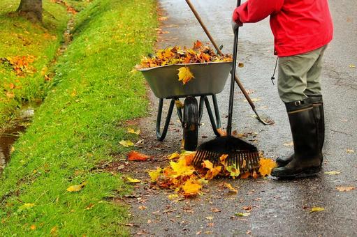 落葉拾いに最適なリヤカー選び｜軽量アルミ製が人気の理由